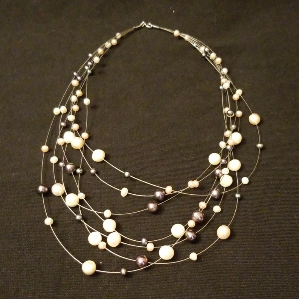 Floating pearl necklace